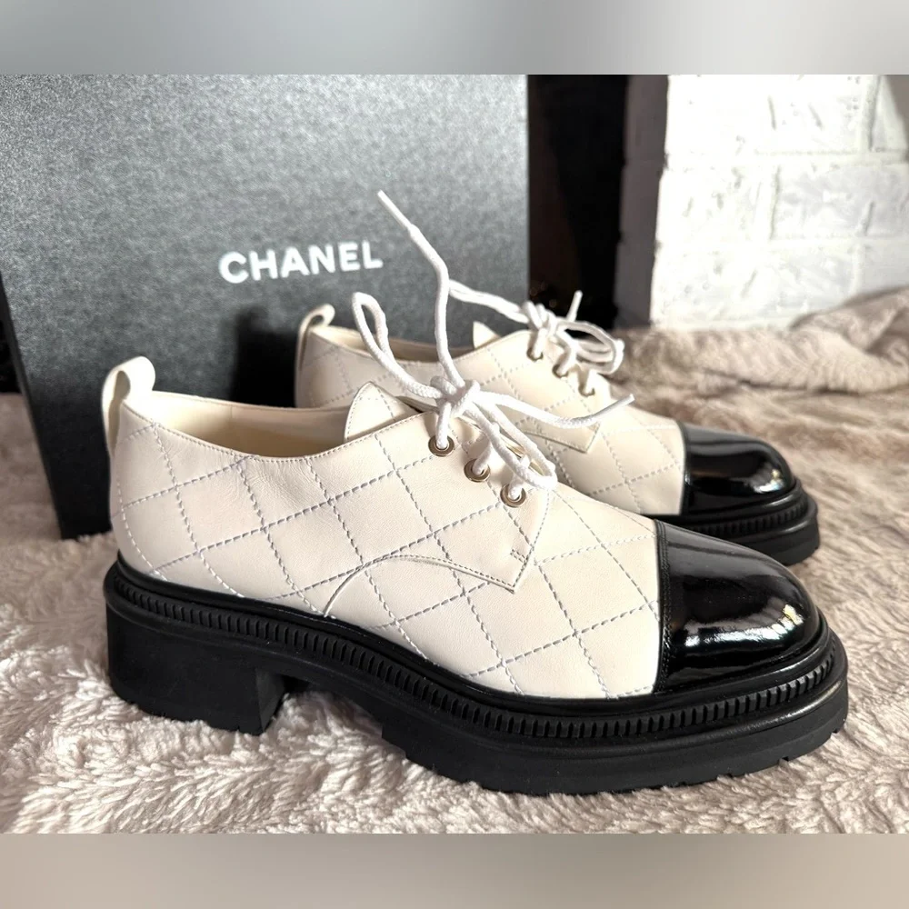 CHANEL authentic quilted